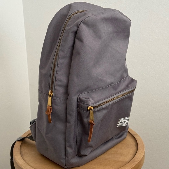 Herschel Backpack - Picture 2 of 6